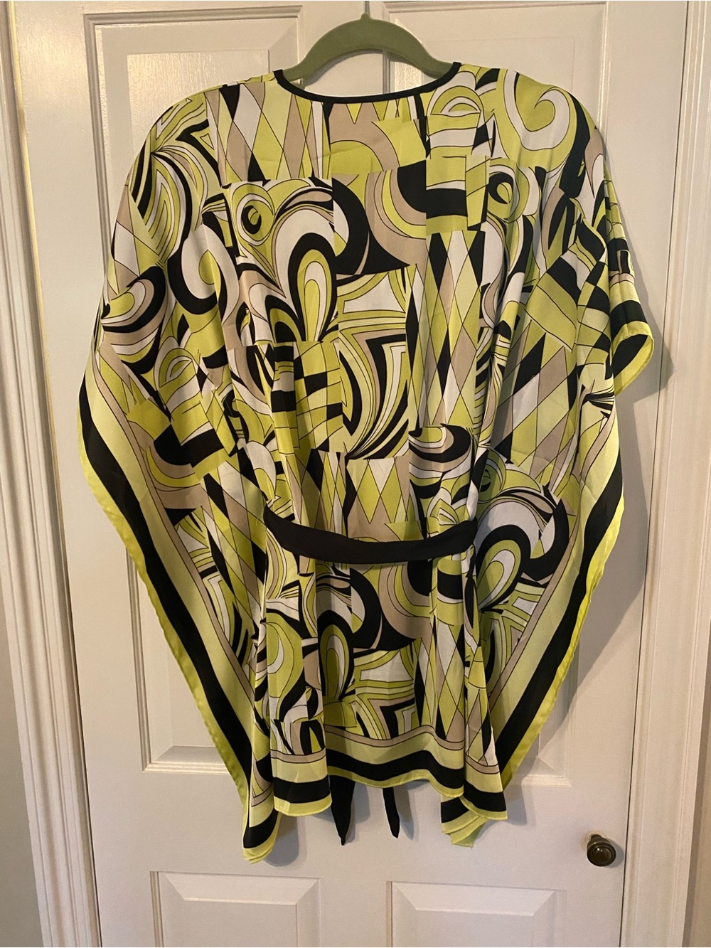 Michael Kors Belted Coverup
“Emilio Pucci-Inspired”Lime & Black V-Neck Tunic - Picture 3 of 3